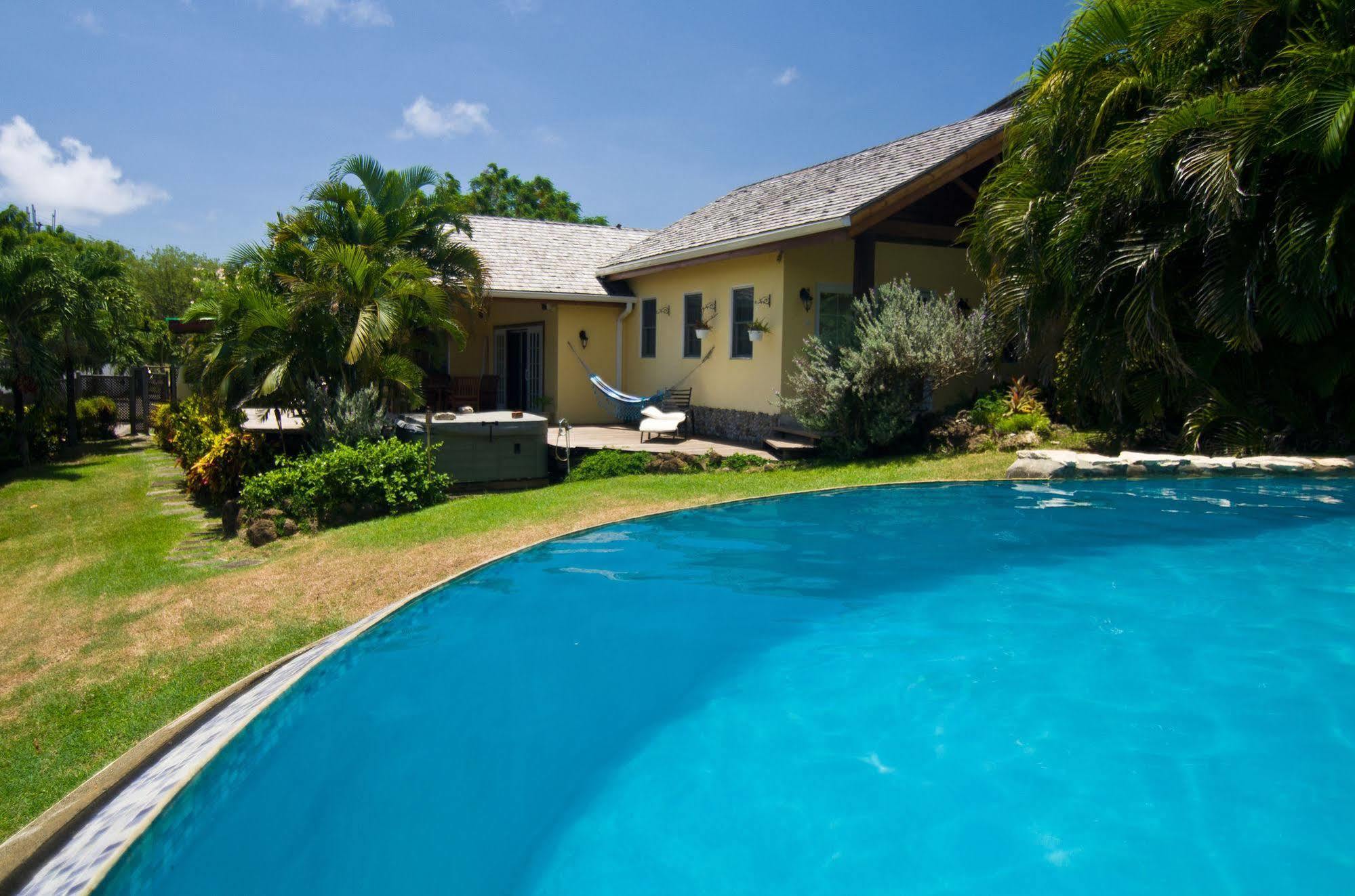 Maca Bana Hotel St. George's Bagian luar foto